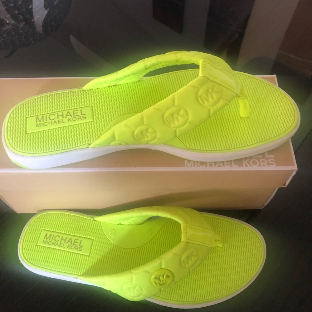 Michael Kors Lyssa Thong Sandals- Green neon - Picture 7 of 8